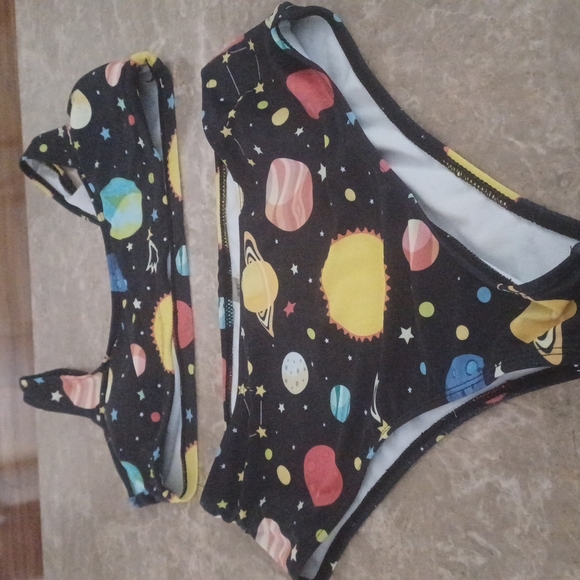 - Woman's  2 piece   shein swimsuit - Picture 2 of 2